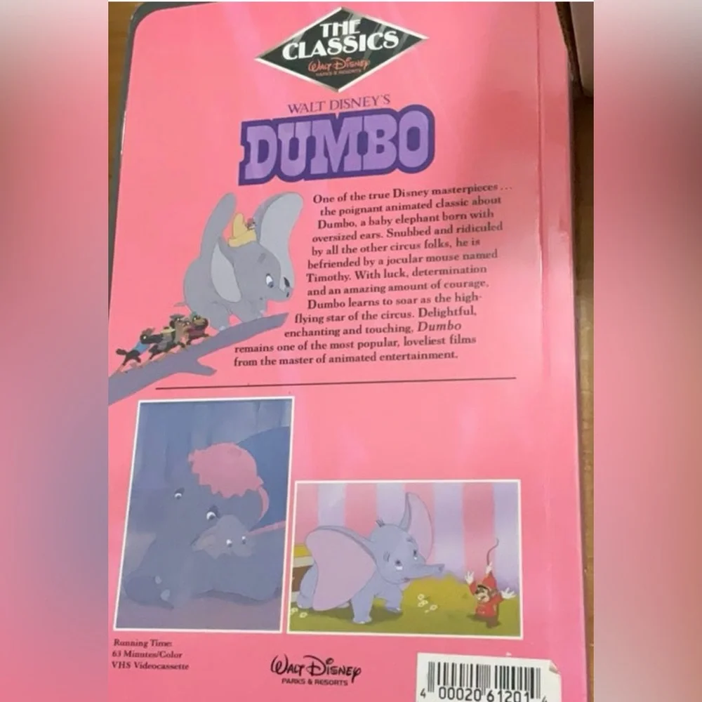 Disney: Dumbo hardcover small notebook replicate an old VHS tape of the movie.